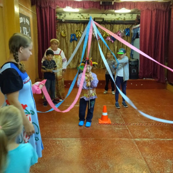 В рамках проведения единого дня фольклора прошла познавательно-игровая программа для детей “По страницам русского фольклора”.