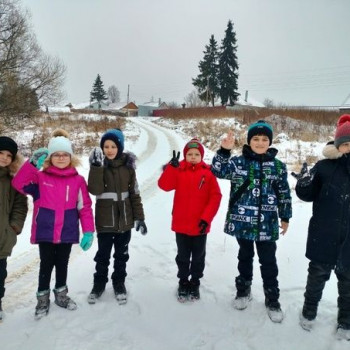 В рамках совместной работы школы и дома культуры зимняя прогулка”Мы за здоровый образ жизни”