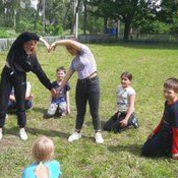 В рамках социального партнерства с МОУ “Боровковской ООШ” в летнем школьном лагере прошла программа”Игра собирает друзей