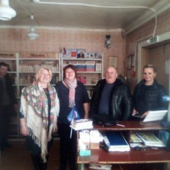 В день дарения книг-Денисовская сельская библиотека получила в дар новые книги от АМО “Ревякинское”